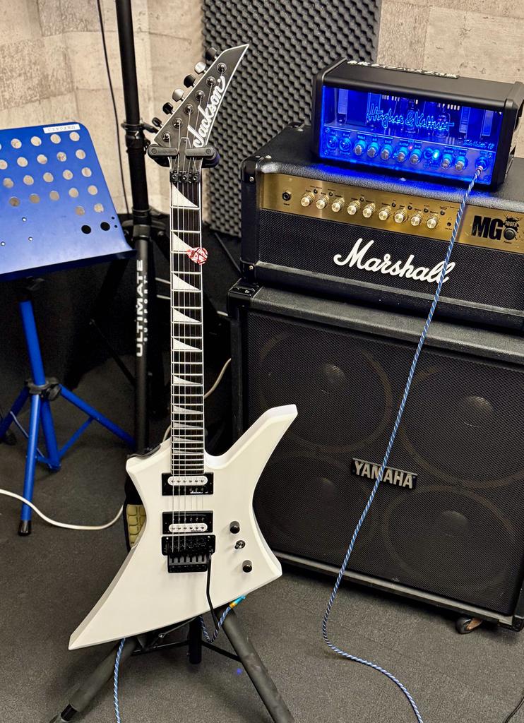 JACKSON　ジャクソン　Kelly　ケリー　JS32 変形エレキギター Amazon | Jackson ジャクソン JSシリーズ エレキギター Kelly