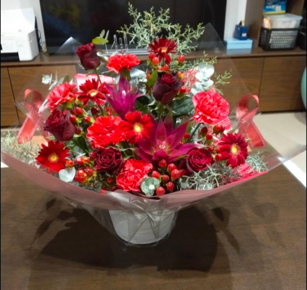 お祝い花】プロにおまかせ アレンジメント「赤系」8,800円